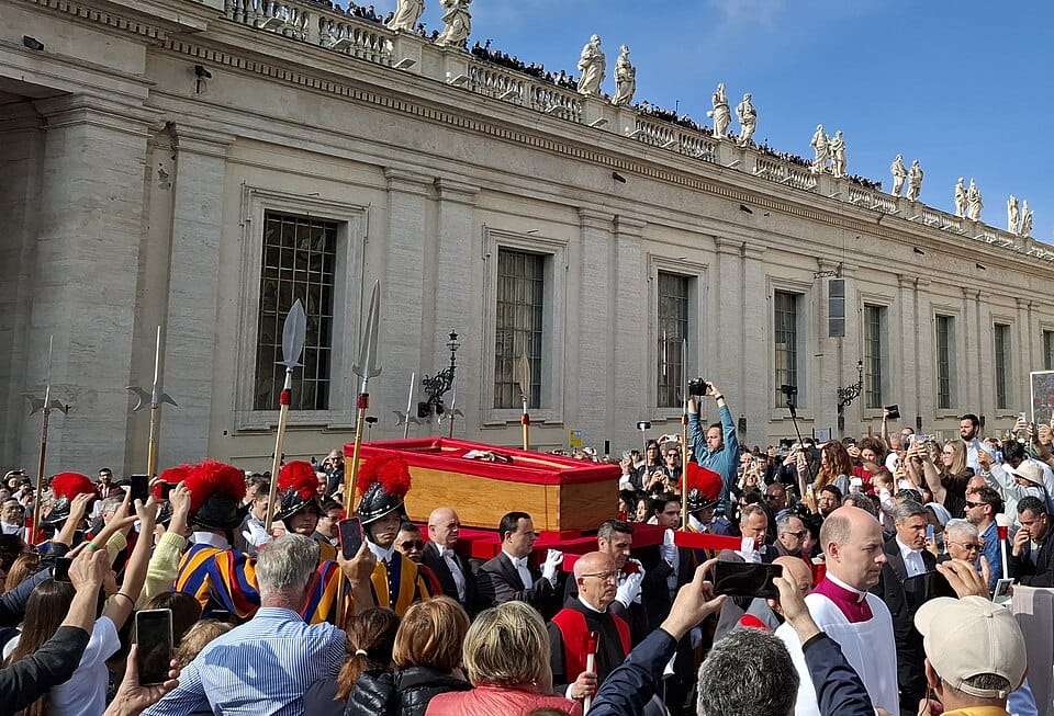 Paparoma Francis 2 960px Procesija pok. papa Franjo 5